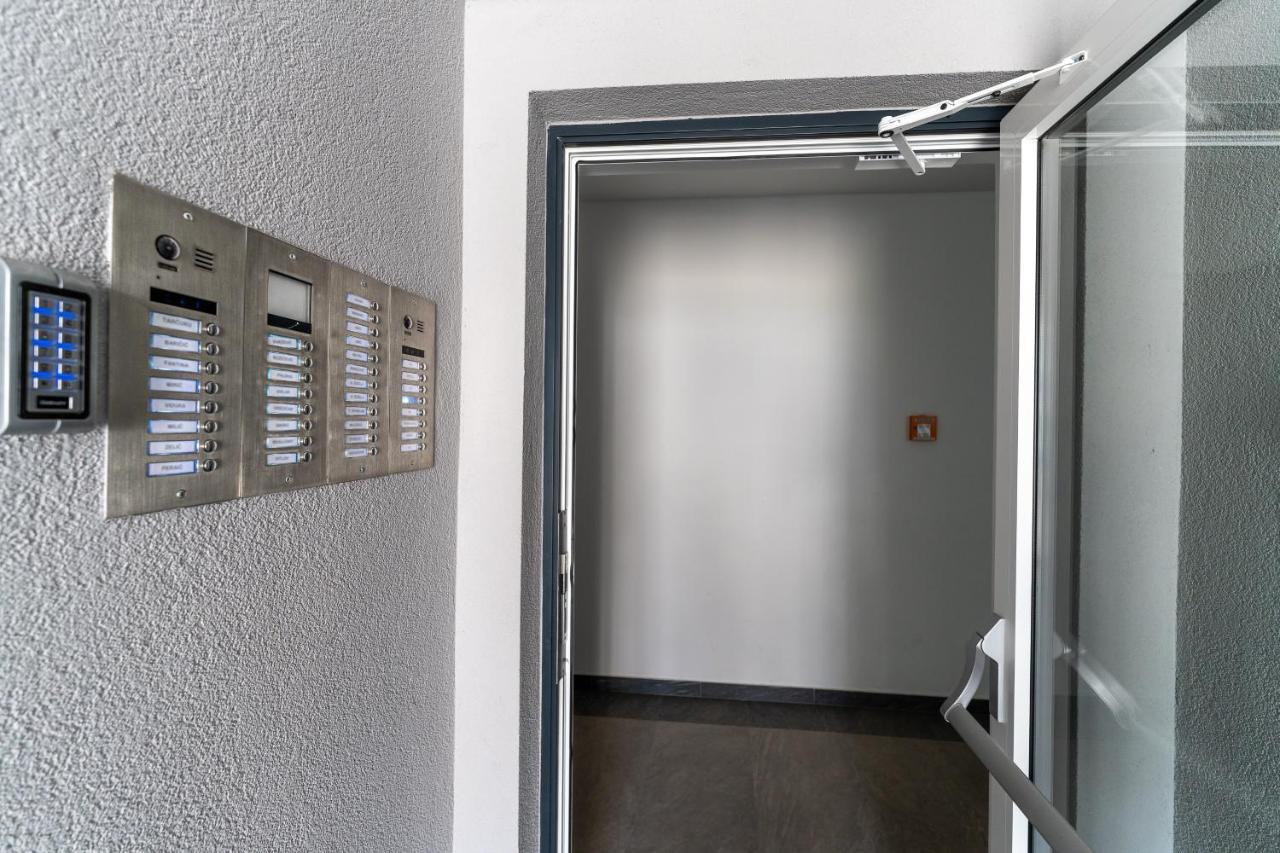 זאדאר Apartment Roni + Besplatan Parking מראה חיצוני תמונה
